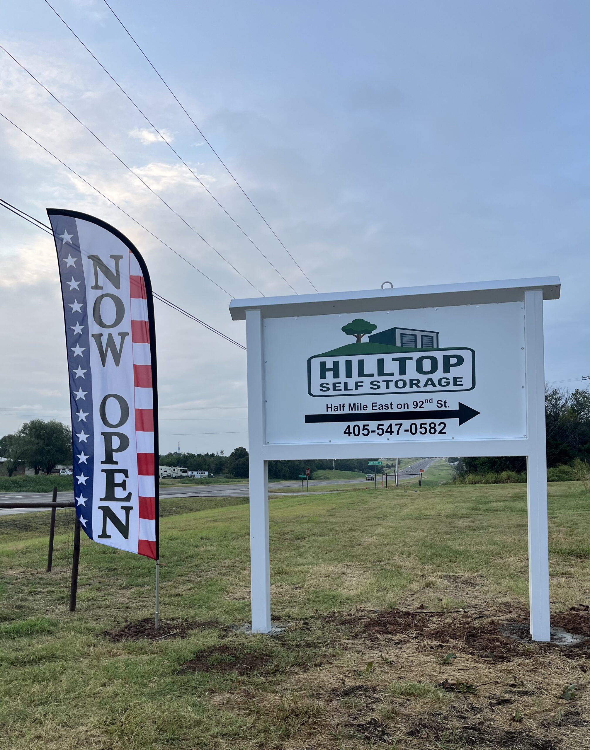 Hilltop Self Storage sign pointing half a mile east on 92nd Street